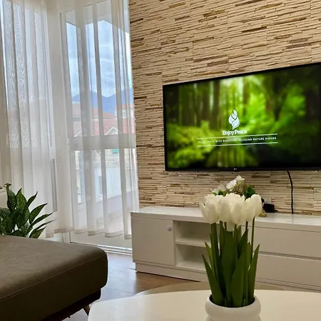 Kaila's * Tirana